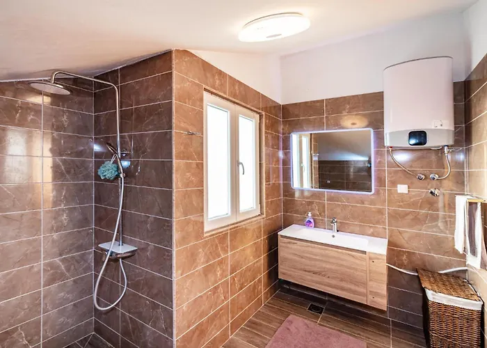 Stunning In Donji Kasic