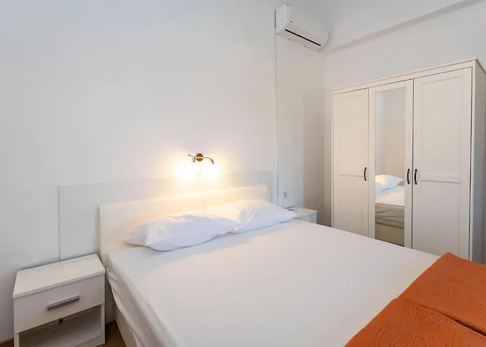 Vakantiehuis Stunning In Donji Kasic